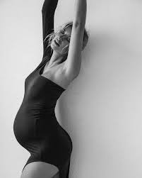 Lena gercke macht traurige andeutung. Lena Gercke On Instagram Stretching Those New Curves Jersey Is My New Best Friend Lena Gercke Babybauch Fotoshooting Luisa Hartema