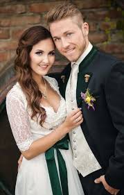 Trachtenmode Hiebaum 2017 Dirndl Hochzeit Hochzeitskleid Dirndl Und Hochzeitstracht