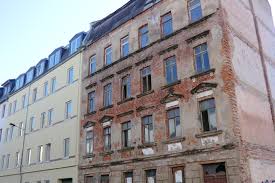 Nachfolgend finden sie eine auswahl aktueller exposés zum thema „wohnung kaufen aus unserem portfolio. Unsanierte Hauser Wie Hier In Der Naumburger Strasse Sind Selten Geworden Foto Marko Hofmann Nachrichten Aus Leipzig Leipziger Zeitung