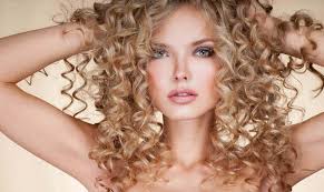 Whether your hair is naturally curly or whether you curl it daily many different styles compliment the curly look. 12 Curly Brown Hairstyles With Blonde Highlights