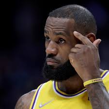 What LeBron James is weighing with possible Lakers extension looming