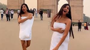 Sannati Mitra Towel Dance At India Gate Video Viral, Public Demands Police  Arrest, Angry Reaction