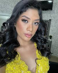 Alejandro Bustamante salón