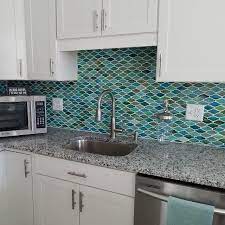 Make A Statement 1 25 Easy Kitchen Backsplash House Design Kitchen Glass Tiles Kitchen
