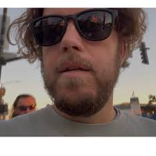 Patrick Lawson (@holdtheapPLAWS)