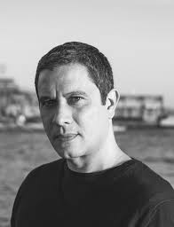 SANDRO WILLIAM JUNQUEIRA: «UMA HISTÓRIA MESMO BOA TEM DE SER MAL CONTADA»