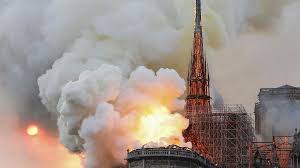 Catedrala simbol a parisului este în flăcări. Video Incendiu Devastator La Catedrala Notre Dame Din Paris Sibiu 100