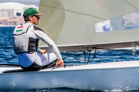 Megnyerte a magyar vitorlássport első világbajnoki aranyérmét. Berecz Zsombor 2 Helyen A Finn Europa Bajnoksag 2 Versenynapja Utan Balatoni Yacht Club Alapitva 1912
