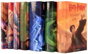 Harry este ?n camera sa, astept?nd ca pe ace vizita profesorului dumbledore ?n persoana. Recenzia Lui Arachne Seria Harry Potter De J K Rowling The Sagittarius Books