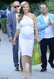 W związku z tym zorganizowała nie jedną, a trzy imprezy baby shower! 25 Joanna Krupa Ideen Joanna Krupa 80er Partyoutfit Outfit Weihnachtsfeier