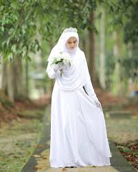 Gambar Mungkin Berisi 1 Orang Pernikahan Dan Luar Ruangan Muslimah Wedding Dress Muslim Wedding Dresses Muslimah Wedding