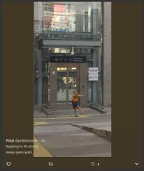 Rel kereta di tengah hutan. Cewek Cantik Minta Edit Foto Warganet Malah Fokus Ke Belakangnya