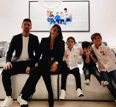 Antonella has an average height of 5 feet 2 inches or 157 m. Happy Birthday Lionel Messi 7 Adorable Pictures Of The Barcelona Star With His Family