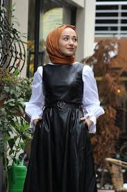 Siyah Jile Elbise Deri Lie5184 Kamil Keskin Tesettur Giyim Moda Stilleri Elbise Moda Kiyafetler
