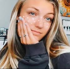 Esme Salazar's Instagram, Twitter & Facebook