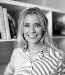 Kris Grant's Instagram, Twitter & Facebook