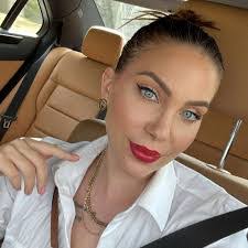 Tara Tabitha's Instagram, Twitter & Facebook