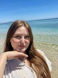 Hello... My name is Julia, I'm a widow 45 years old A pleasure to greet  you, I'm looking for friendships or maybe a serious relationship