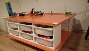 Fabriquer Une Table A Roulettes Avec Les Rangements A Jouets Trofast Fabrication De Rangements Diy Meuble Ikea Rangement