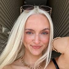 Hattie Humphrey's Instagram, Twitter & Facebook