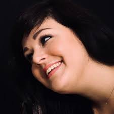 Aileen Muller's Instagram, Twitter & Facebook