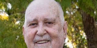 Leslie Whelan's Instagram, Twitter & Facebook