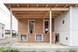 Model rumah ini sangat simpel dengan model dinding datar, atap hanya satu tekstur kerucut serta warna yang sederhana. 5 Model Rumah Kayu Yang Sederhana Tapi Mewah