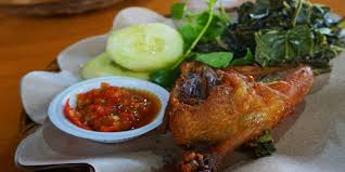 Namun ternyata tidak banyak yang tahu bahwa beberapa jenis daun sering dijadikan lalapan untuk teman makan nasi dan lauk. 8 Tempat Bebek Goreng Di Surabaya Ada Bebek Purnama Dan Sinjay Halaman All Kompas Com