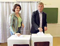 Apr 26, 2015 · dobrev klárától egy lánya, a most 18 éves anna és egy fia, a 17 éves tamás született. Megszuletett Gyurcsany Ferenc Otodik Gyermeke Blikk