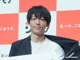 俳優で歌手の本郷直樹さん（本名・奥野 芳博）が２日午前、都内の病院で心筋梗塞のために亡くなったことが３日、分かった。 ７１歳だった。 所属事務所によると、５日に通夜、６日に告別式が都内で行われる。 喪主は長女. Jddrhd5mmx0xym
