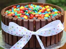 Idee De Deco Pour Paques Le Gateau Paperblog Gateau Au Kit Kat Gateau Kitkat Decoration De Gateau Au Chocolat