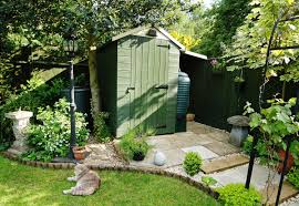 Was sie dafür brauchen, sind nur ein spaten oder eine schaufel, totholzstücke sowie etwas muskelkraft. Praktischer Stauraum Einen Gerateschuppen Im Garten Aufbauen Heimhelden