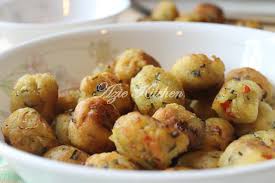 ➖2 cawan tepung gandum (2 cups of all purpose flour) ➖2 biji. Cekodok Ikan Bilis Air Panas Azie Kitchen