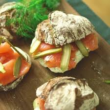 Lachsbrotchen Mit Joghurt Dill Senf Creme Fitness Rezept Von Body Kitchen Rezept Nahrwert Ohne Kohlenhydrate Rezepte