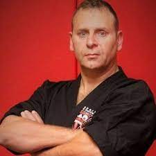 L'élève apprend à travers d'ateliers ludiques, de mises en situation mon expérience en tant que militaire et ma passion pour le self defense m'ont amené vers une carrière de formateur. Dan Toulouse Haute Garonne Sdfc Self Defense Formation Concept Cours De Penchak Silat En Salle Et Creation De Modules Sur Mesure Et En Situations Reelles