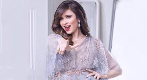 نشر وائل عبد العزيز شقيق الفنانة ياسمين عبد العزيز، صورا جديدة عبر حسابه الشخصي على موقع التواصل الاجتماعي انستجرام، وأثارت قلق جمهورها بشأن حالتها الصحية. ÙŠØ§Ø³Ù…ÙŠÙ† Ø¹Ø¨Ø¯ Ø§Ù„Ø¹Ø²ÙŠØ² Ø¨Ø§Ù„Ø­Ø¬Ø§Ø¨ Ø¨Ø¹Ø¯ Ø§Ù„Ø·Ù„Ø§Ù‚ Ù†ÙˆØ§Ø¹Ù…
