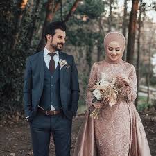 صور عرايس محجبات جميلة جدا اشيك وارق عرايس 2021 in 2021 lace evening gowns evening gowns victorian dress