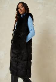 Parka brillante longue à fausse fourrure. Veste Longue Sans Manches En Fausse Fourrure Noire Missguided