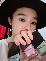 昨天渡過了殘廢的一天洗澡洗頭吹頭髮擦乳液按摩都是朋友一手幫我完成😂 有種請看護的感覺😳 --------------------------  最後腳上決定了#在空中