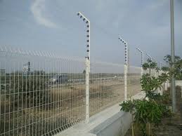 A component called a power energizer converts power into a brief high voltage pulse. Electric Fence For Domestic Industrial Crown Power Fencing Systems Id 11680991233