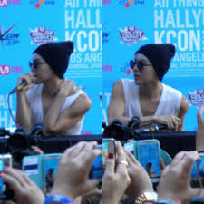 Ji jong y seungri #nyongtory parte 2 🙌💗😘. Back With A Bang G Dragon Tops Charts With Kwon Ji Yong Character Media