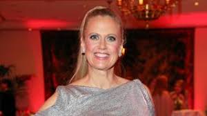 Barbara schöneberger barbara schöneberger (5. Schrages Foto Was Hat Barbara Schoneberger Denn Fur Eine Frisur Bildderfrau De