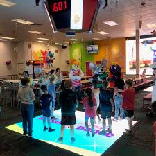 Chuck E Cheese In Brandon Hosts A Kid S Place In Honor Of Its Grand Reopening Osprey Observer