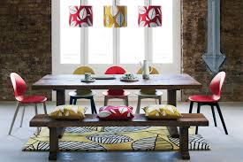 Feng shui'ye göre tanrısallığın ve olgunluğun rengidir, altını, buğday başağını ve güneş ışığını temsil eder. Dekorasyonda Renk Terapisi Pozitif Dergisi