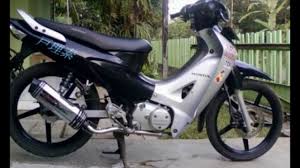 Neng risma merupakan sapaan saying si empunya motor, yang kini tampangnya sudah dimodifikasi. 89 Gambar Motor Karisma Terbaru Tales Modif