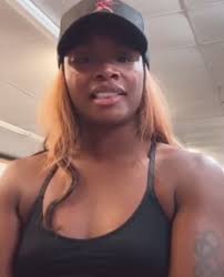 Clarissa Shields Go Gets Knife