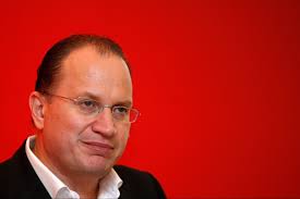 HSBC quebra tradição e nomeia presidente de fora no conselho