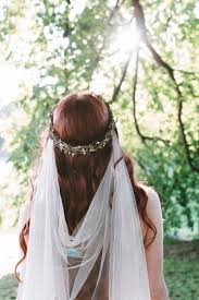 Woodland Wedding Headpiece With Veil Boho Bridal Crown Etsy Flower Crown Wedding Veil Green Wedding Dresses Medieval Wedding Theme