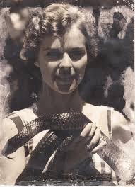 Does instant indigo ever get too old to work? This may be 10+ years old!  المو_فان Instant Indigo 1 pound (+) $29.00.. الع The Old Flour Mill .76302  P. Box 115 Covelo,