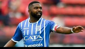 García había debutado en el nacional de montevideo (tuvo dos etapas: 62c Dxy6xtef M